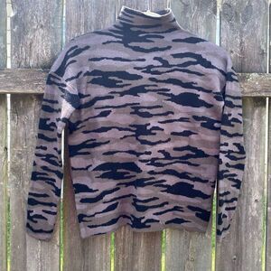 ‎Tahari Mock Neck Camo Sweater | XS